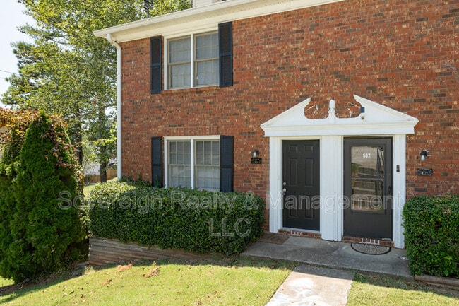 Building Photo - 580 Downing St