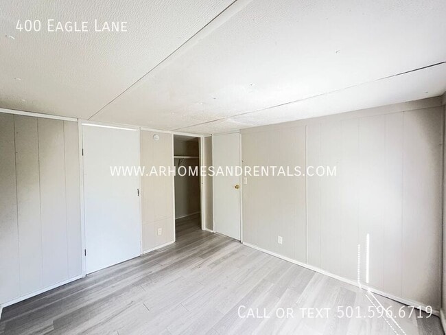 Building Photo - 400 Eagle St