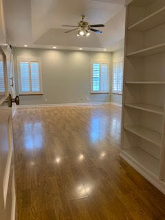 Building Photo - 6015 Oak Hill Dr