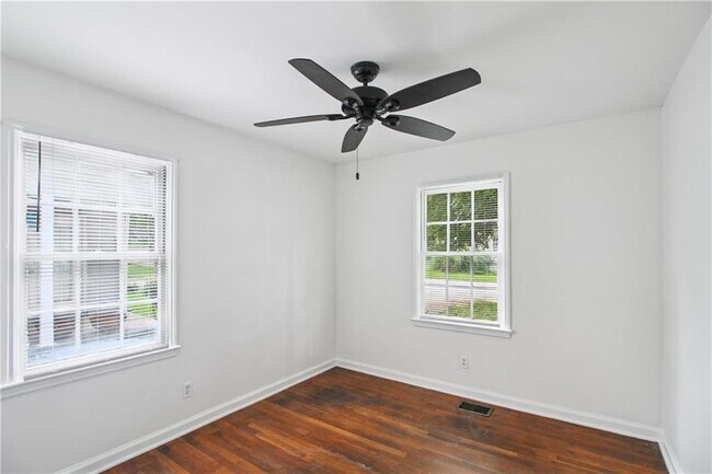 Building Photo - 1390 Benteen Ave SE