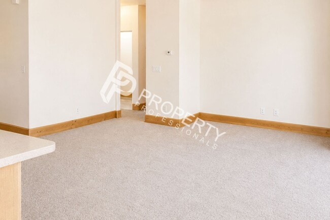 Building Photo - 45 Hawthorne Way