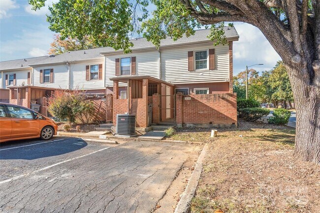 Building Photo - 4736 Old Lantern Way