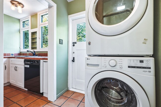 Laundry Room - 1284 S Cloverdale Ave