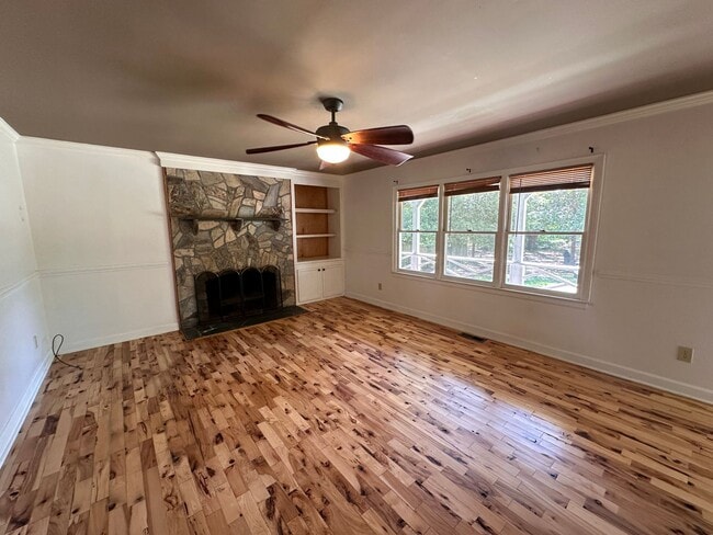 Building Photo - Single Family Home