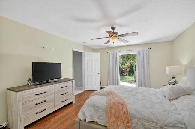 Building Photo - 1080 Salmon Isle