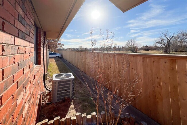 Building Photo - 1225 Sequoyah Pl