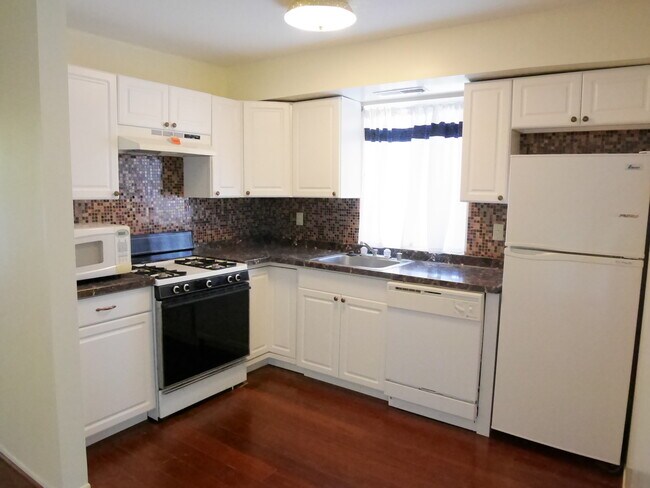 Building Photo - One Bedroom Condo located in Gardens At Owings Mills! - RENT SPECIAL 1/2 off Second Month's Rent