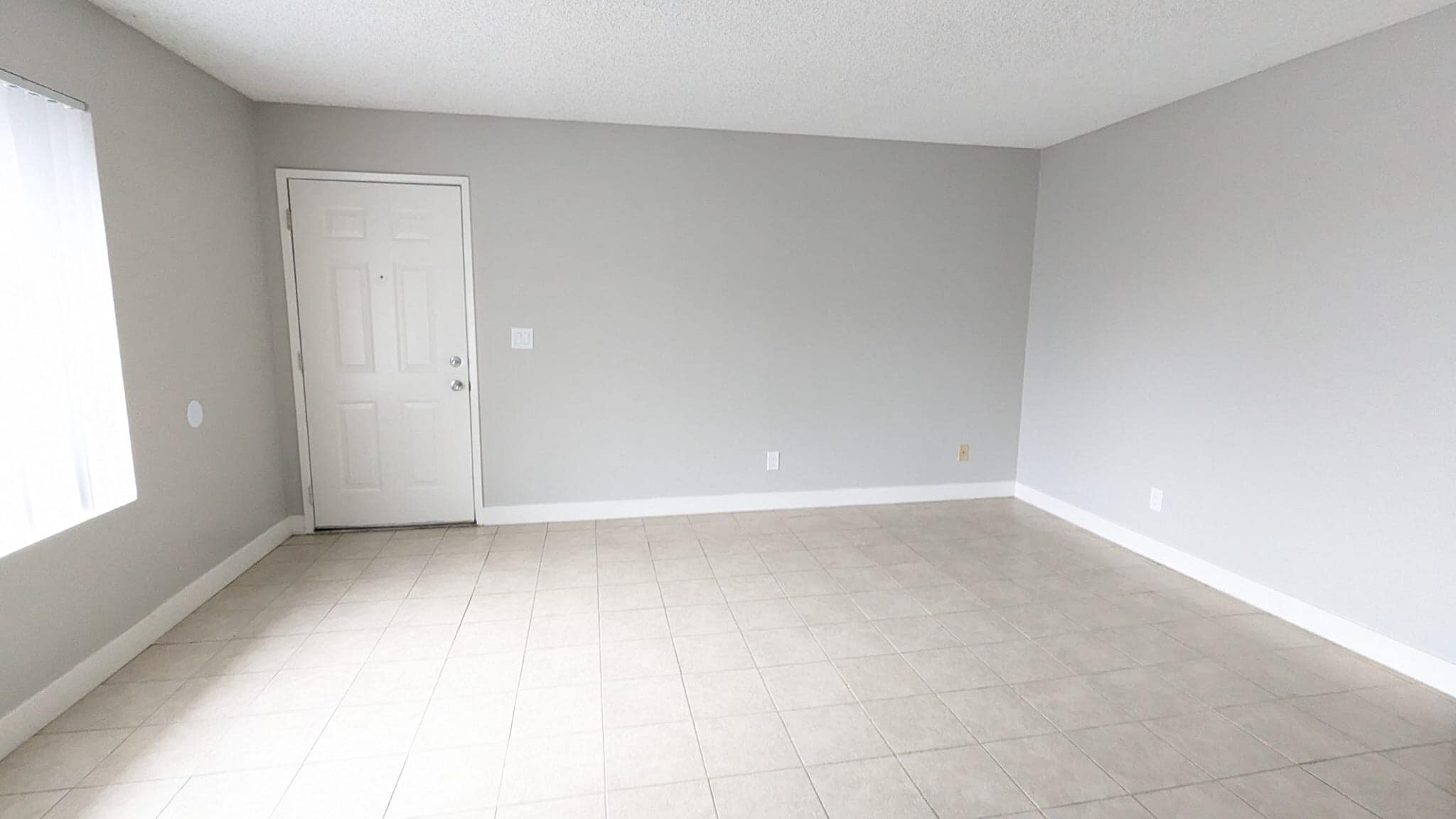 Building Photo - 815 N Peach Ave