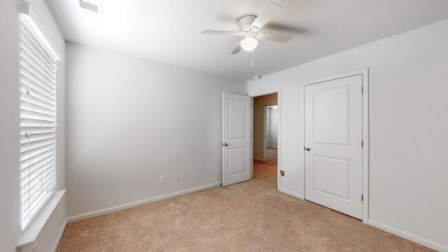 Building Photo - 5 Bedrooms, 3 Bathrooms in Richmond Hill P...