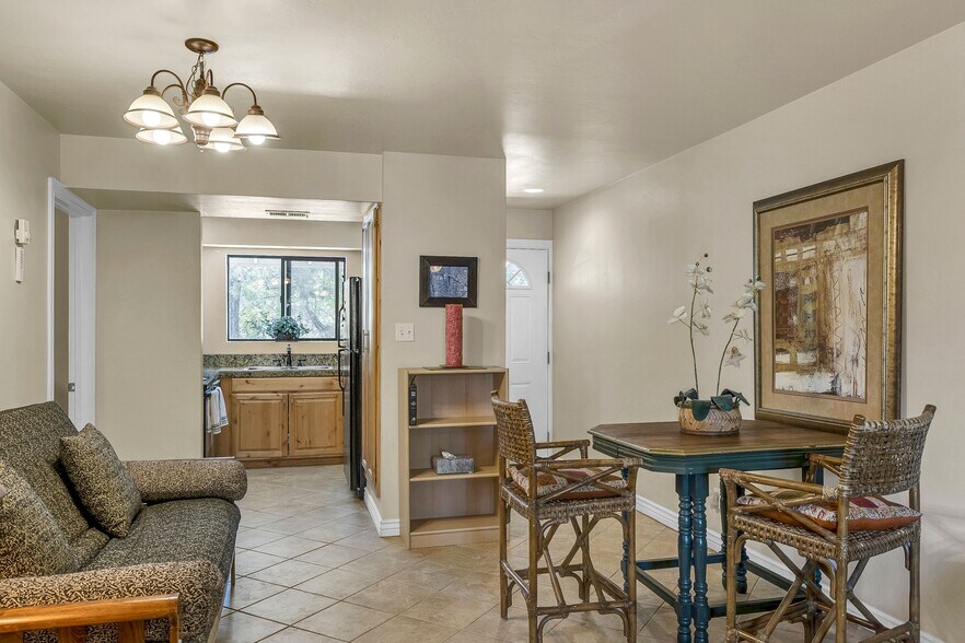 Building Photo - 3200 S Litzler Dr
