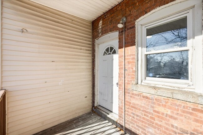 Building Photo - 45 Cowles St