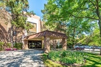 Building Photo - Beautiful 2-bedroom & 2-Bathroom Condo in Glenview