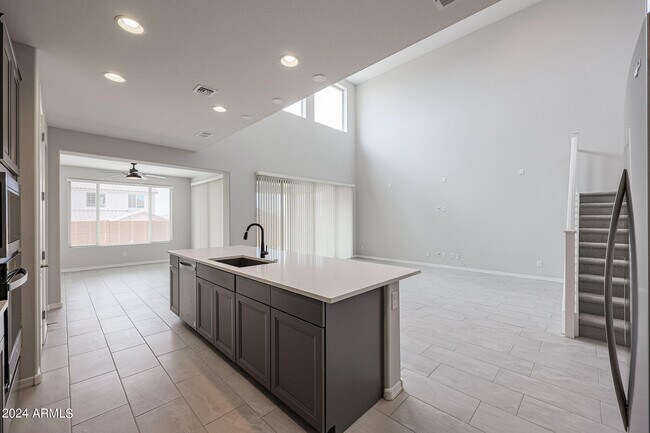 Building Photo - 2031 W Bramble Berry Ln