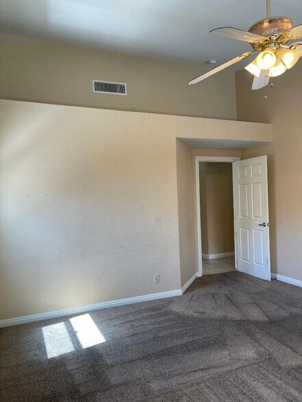 Building Photo - 5905 April Ln