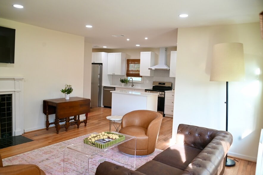 Building Photo - 4448 6th Ave S