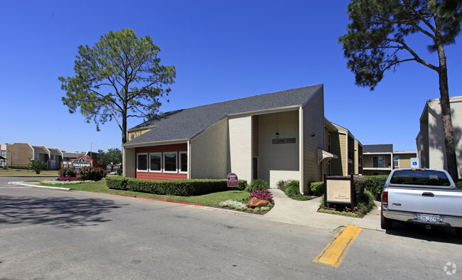 Primary Photo - Edgebrook