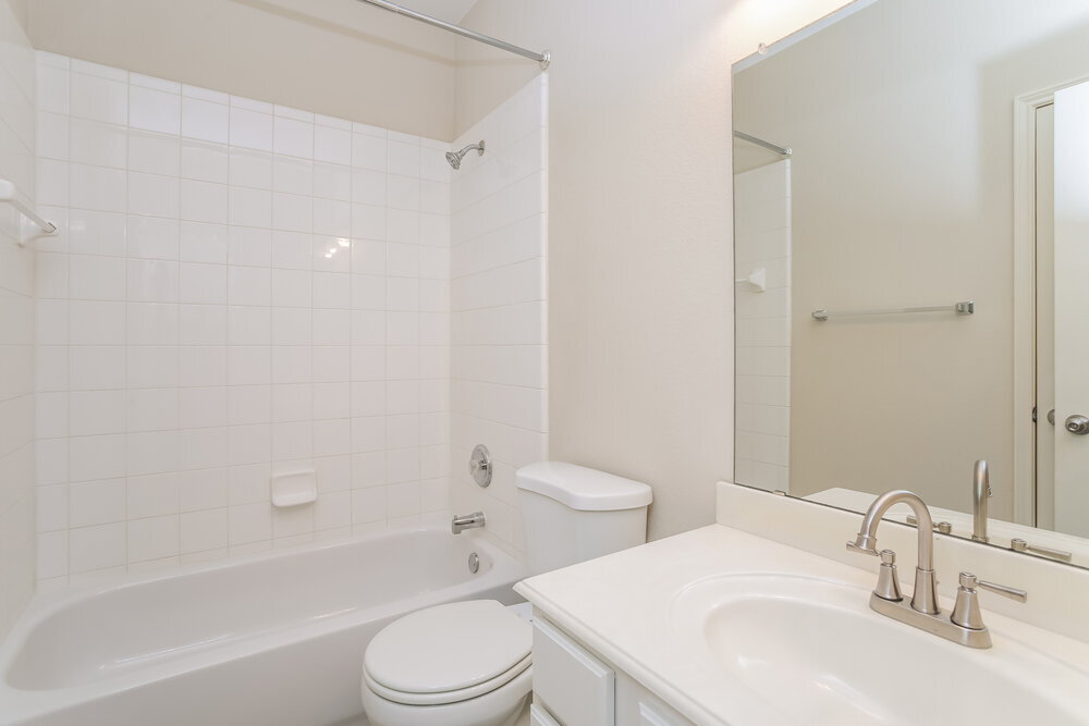 Building Photo - 240 Creekview Dr