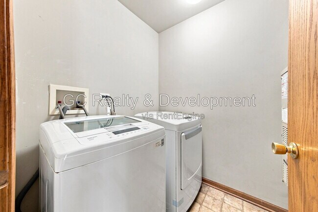 Building Photo - 203 Springbrook Trail S