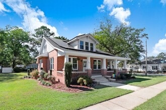 Building Photo - 401 E 2nd St