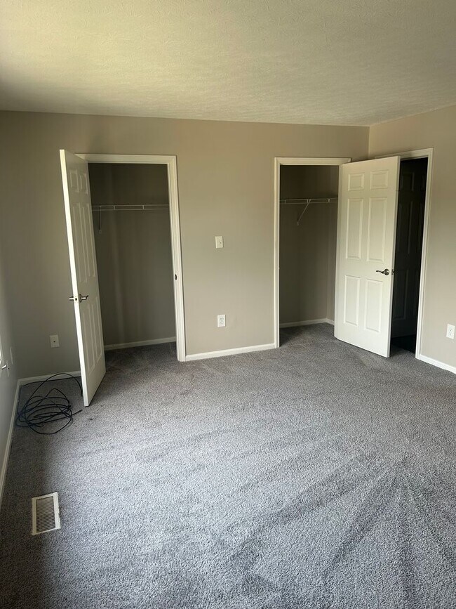 Building Photo - 2 Bedroom  2 1/2 Bath Condo