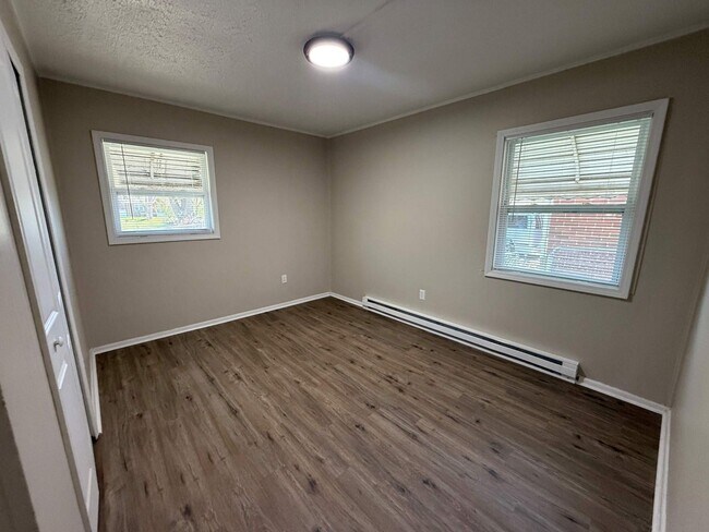 Building Photo - Freshly Renovated 3-Bedroom Home – Quality...