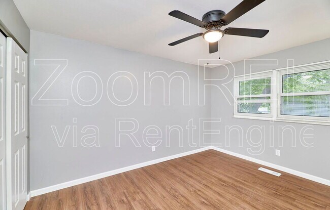 Building Photo - 2400 E Humes Ln