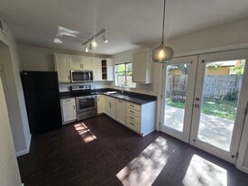 Building Photo - 202 Bexar Dr