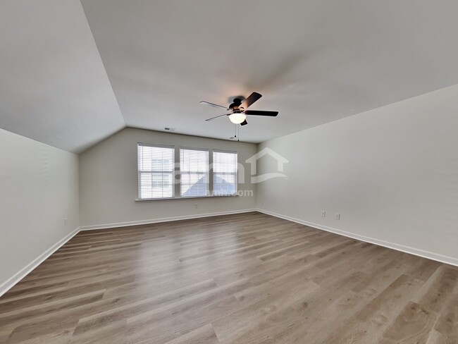 Building Photo - 636 Silver Moss Dr