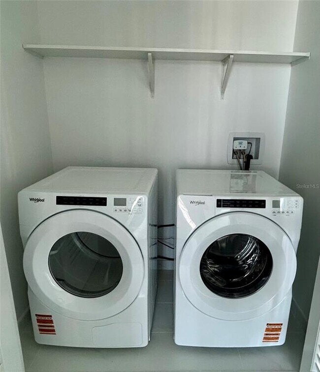 Building Photo - 400 Central Ave