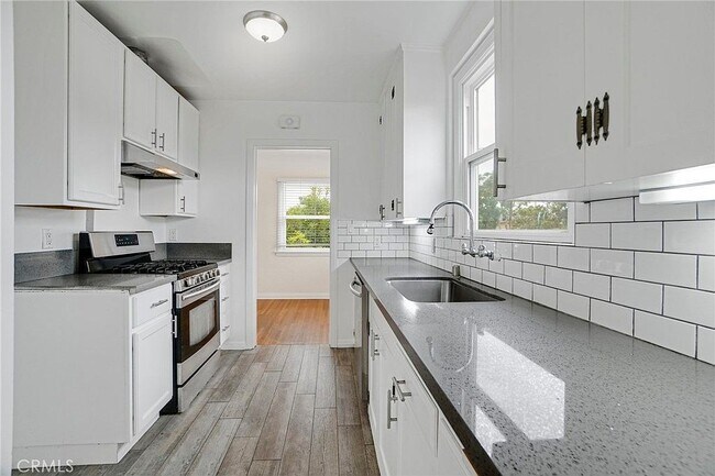 Building Photo - 2252 Magnolia Ave