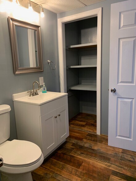 Building Photo - 161 Rowe Ave