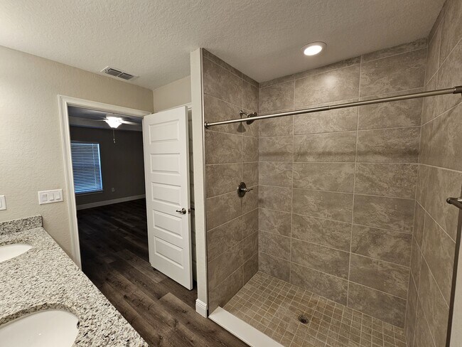 Building Photo - 16 Larch Course Terrace