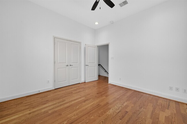 Building Photo - 5018 Lillian St