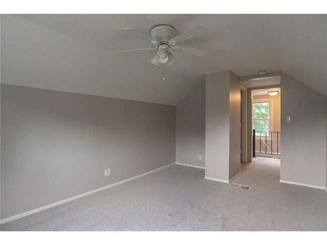 Building Photo - 1333 E Pacific St