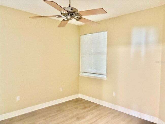 Building Photo - 115 Riverview Bend S