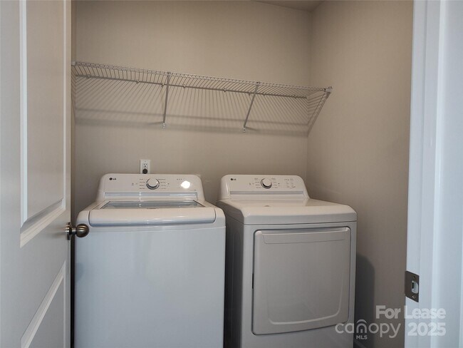 Building Photo - 3247 Crawford Ave