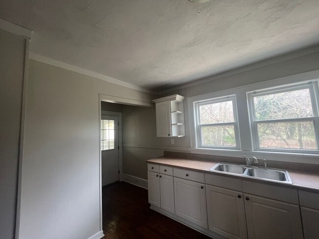 Building Photo - COMING SOON--3715 Hershberger Rd 3bed/1.5 bath $1495
