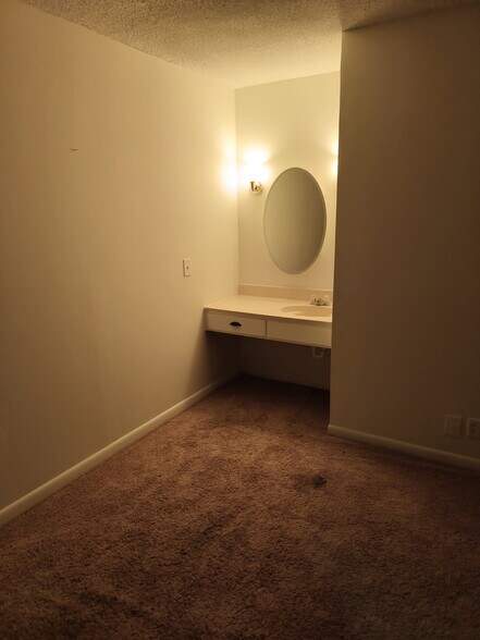 Building Photo - 5515 Country Dr