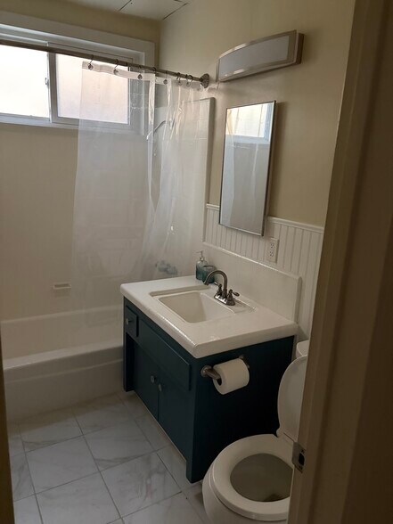 Building Photo - 1286 W 36th St