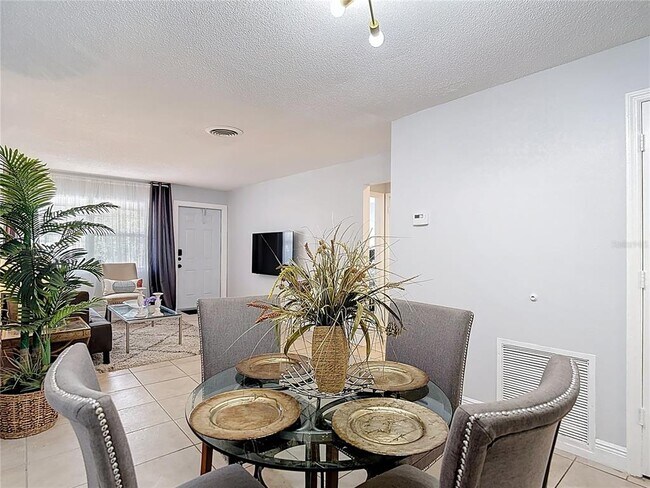 Building Photo - 222 Southeast Jefferson Cir N