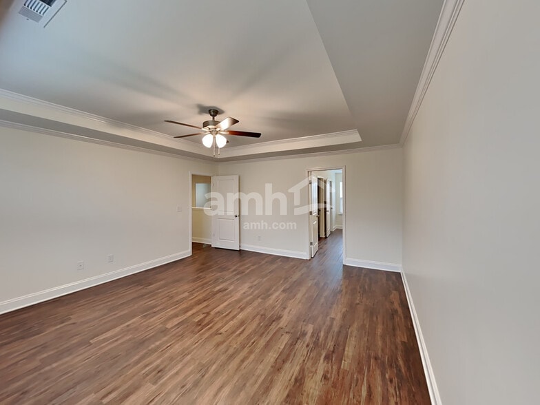 Building Photo - 5208 Valor Dr