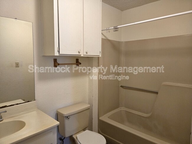 Building Photo - 913 Lancelot Cir