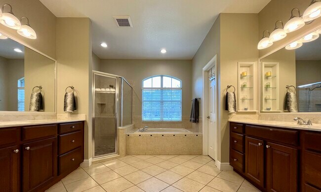 Building Photo - 10544 Oakview Pointe Terrace