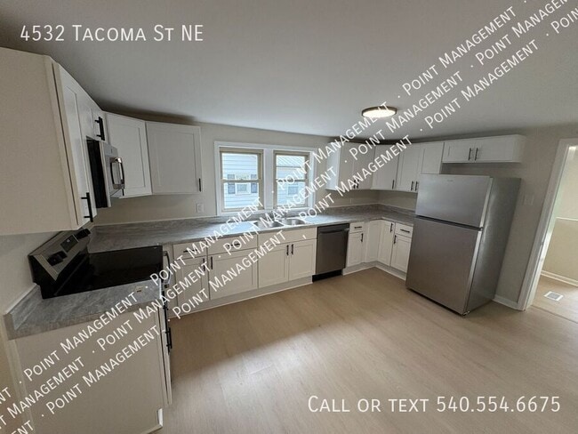 Building Photo - 4532 Tacoma Ave NE
