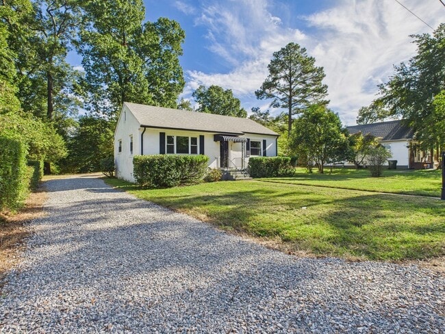 Building Photo - 1815 Powell Rd