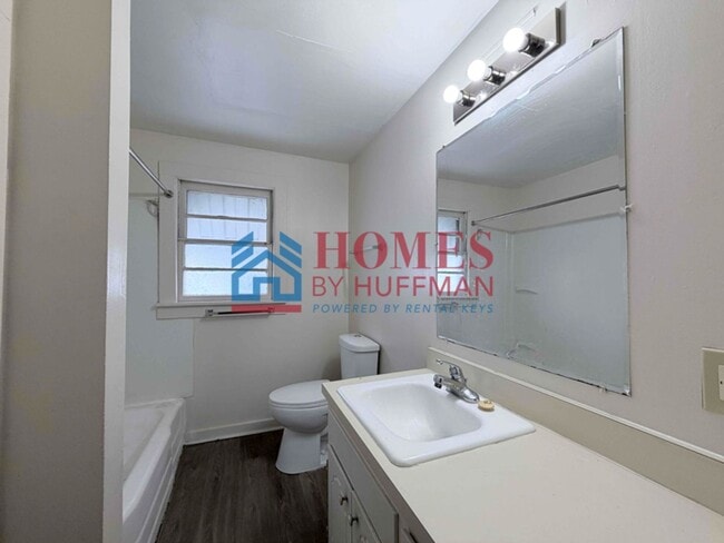 Building Photo - 202 E Missouri St