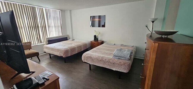 Building Photo - 3800 S Ocean Dr