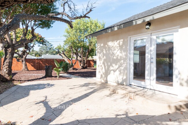 Building Photo - 4 Bedroom, 2 Bath House with Garage