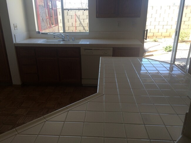 Building Photo - Southridge 4bed 2bath Beauty!