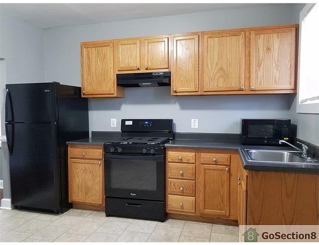 Building Photo - 4 Bedroom plus basement